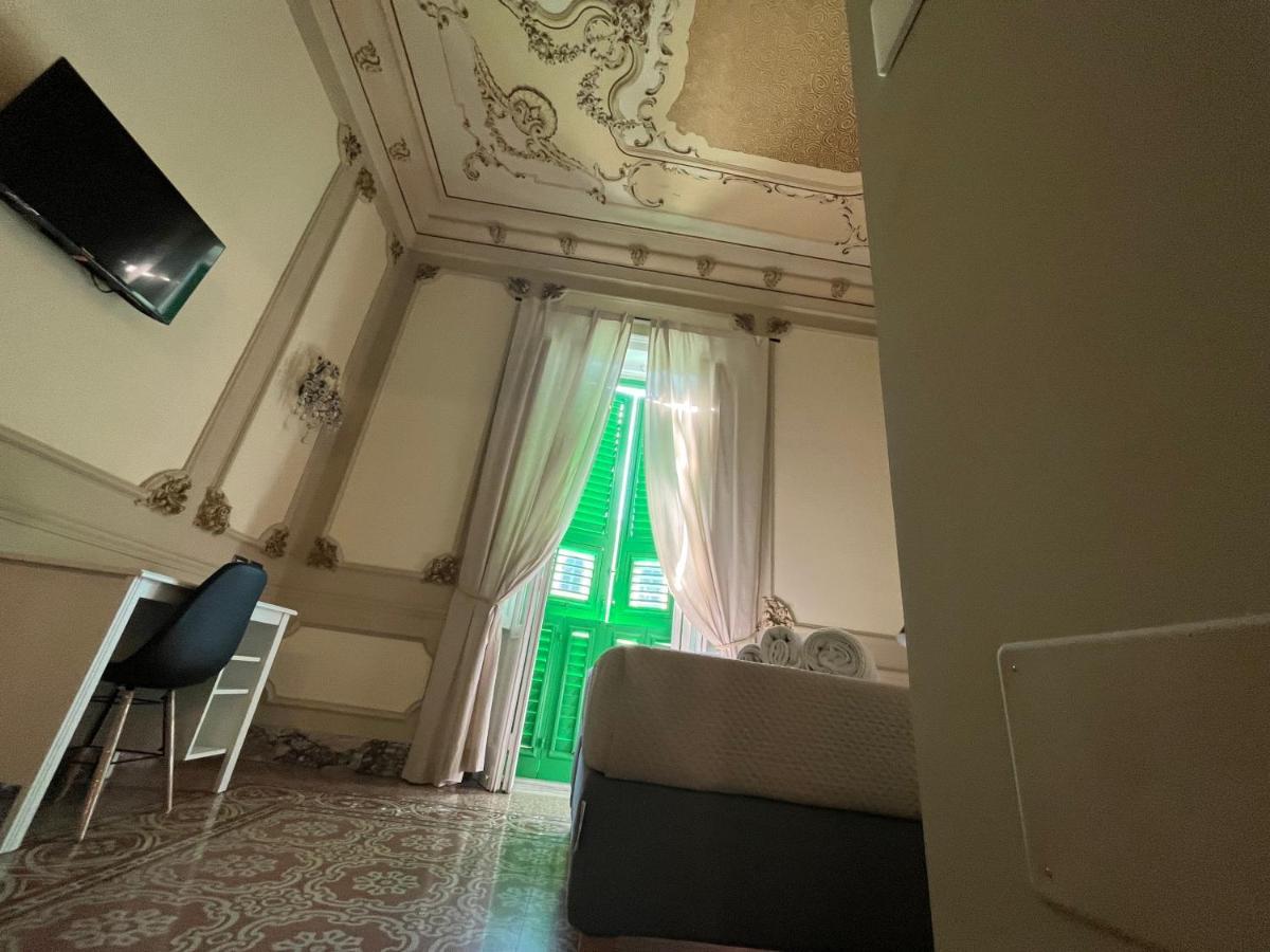 Epoque Bed And Breakfast เมสซีนา ภายนอก รูปภาพ