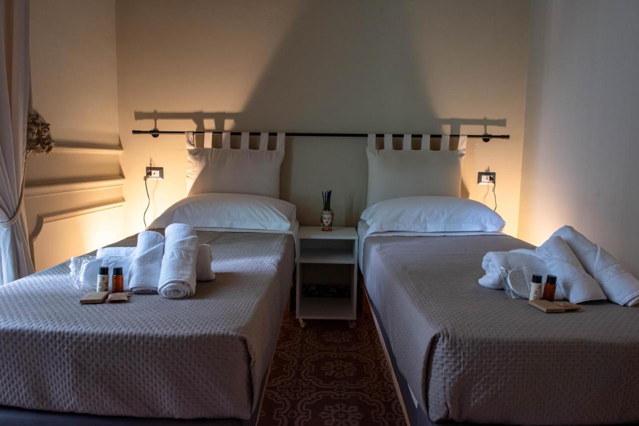 Epoque Bed And Breakfast เมสซีนา ภายนอก รูปภาพ